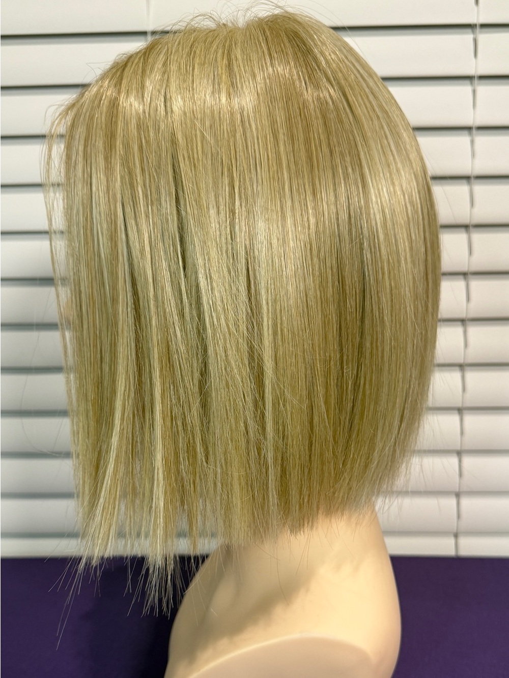 Blonde Straight Bob Wig – Creamy Blonde - Picture 2 of 6